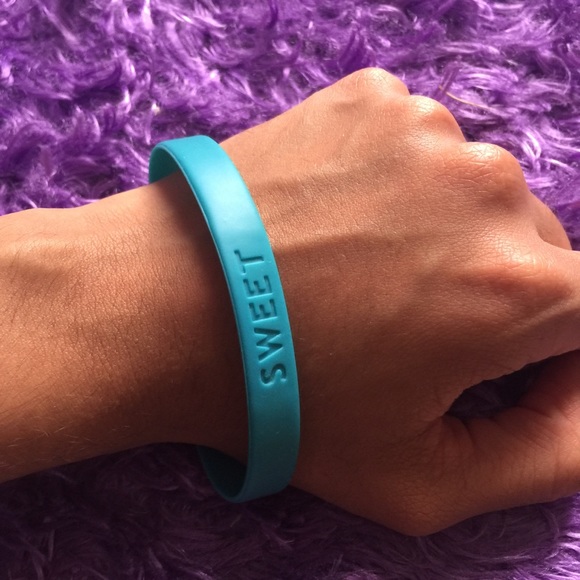 Blue “Sweet” silicone bracelet - Picture 4 of 4